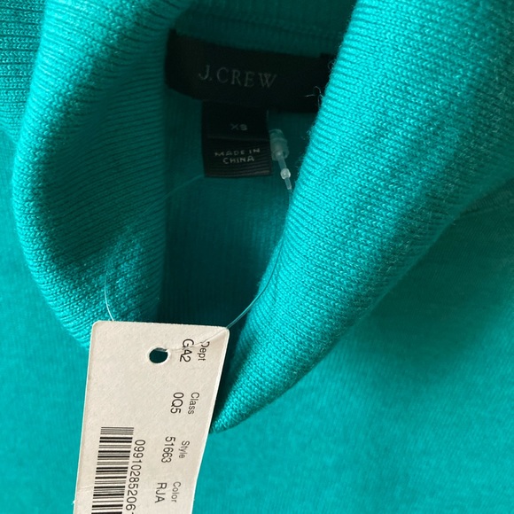 NWT J.Crew Merino Wool Turtleneck Sweater XS — damage - moth holes - Picture 3 of 5